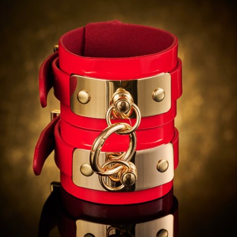 Kajdanki na nadgarstki VEGAS High Gloss Wrist Cuffs Kinky Diva